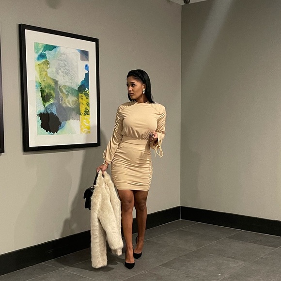 Pretty nude  skirt set 😍 - Picture 3 of 3